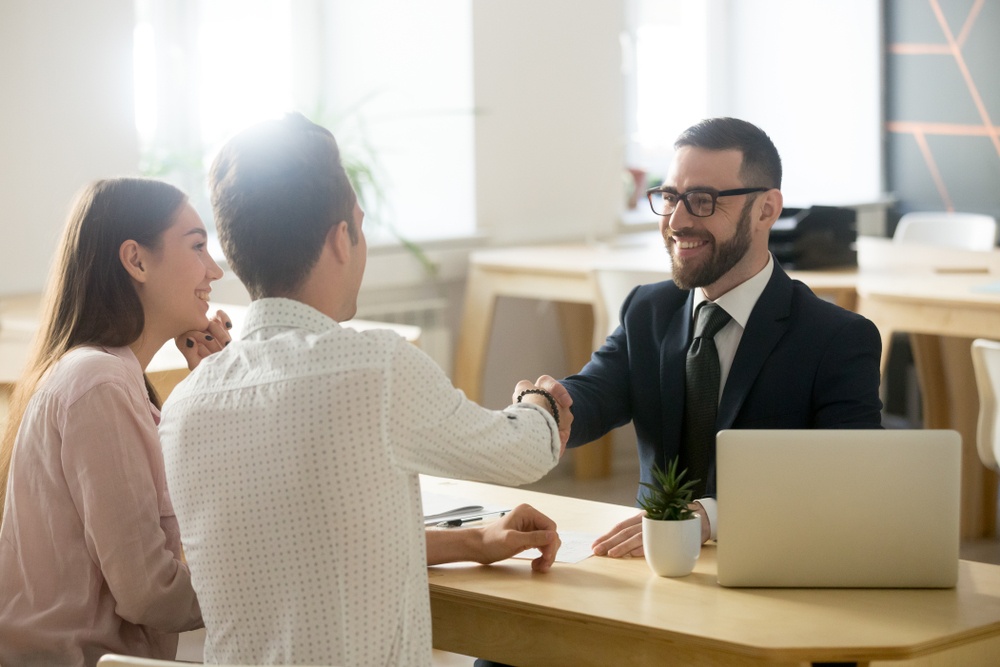 Couple hand shaking the accountant | Swoosh Finance 180724