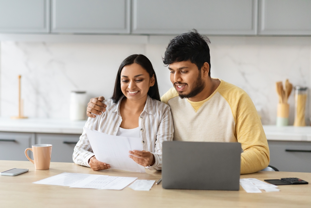 Happy couple looking to refinance their loan | Swoosh Finance
