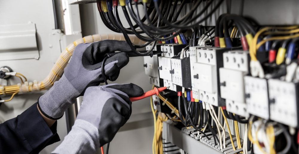 Electrician fixing the wires | Swoosh Finance