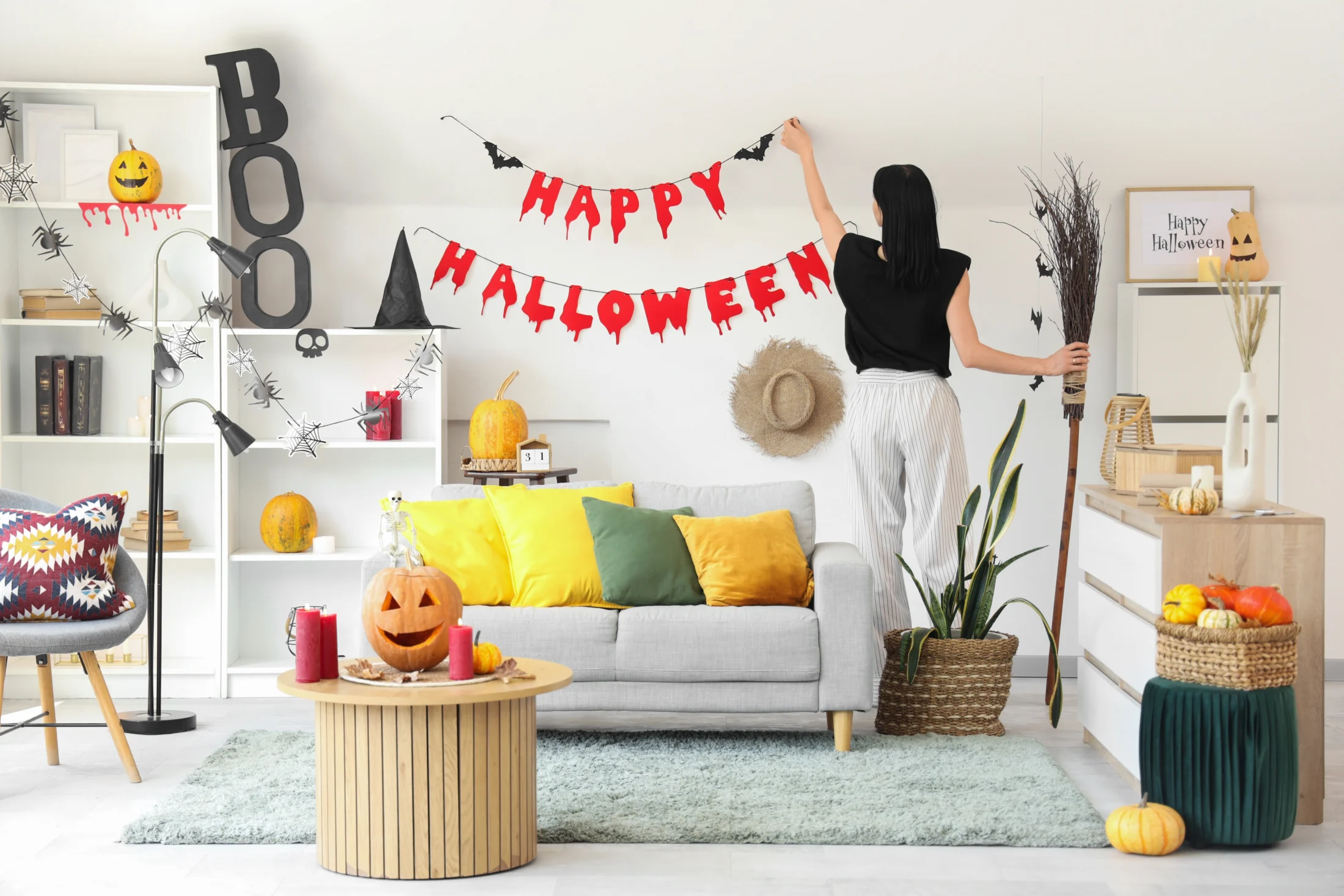 15 Cheap Ideas for DIY Halloween Decorations: How to hang Halloween decorations without damaging walls | Swoosh Finance