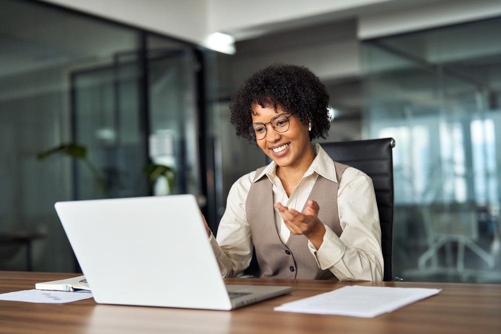 Woman on a computer comparing which one is better long term or short term loan | Swoosh Finance