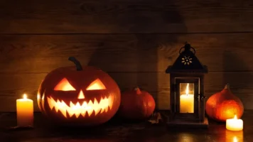 Candles to add a more spooky atmosphere | Swoosh Finance