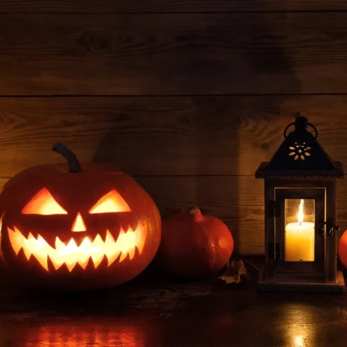 Candles to add a more spooky atmosphere | Swoosh Finance