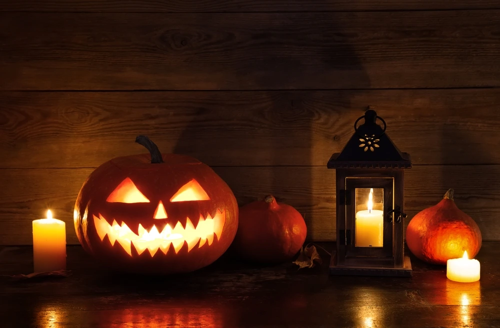 Candles to add a more spooky atmosphere | Swoosh Finance