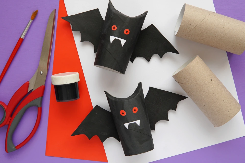 Using toliet rolls to make bats | Swoosh Finance