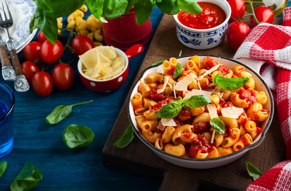 Tomato and Basil Pasta for cheap easy dinners | Swoosh Finance