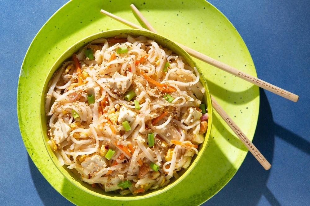 Vegetarian Pad Thai for a cheap easy dinner| Swoosh Finance