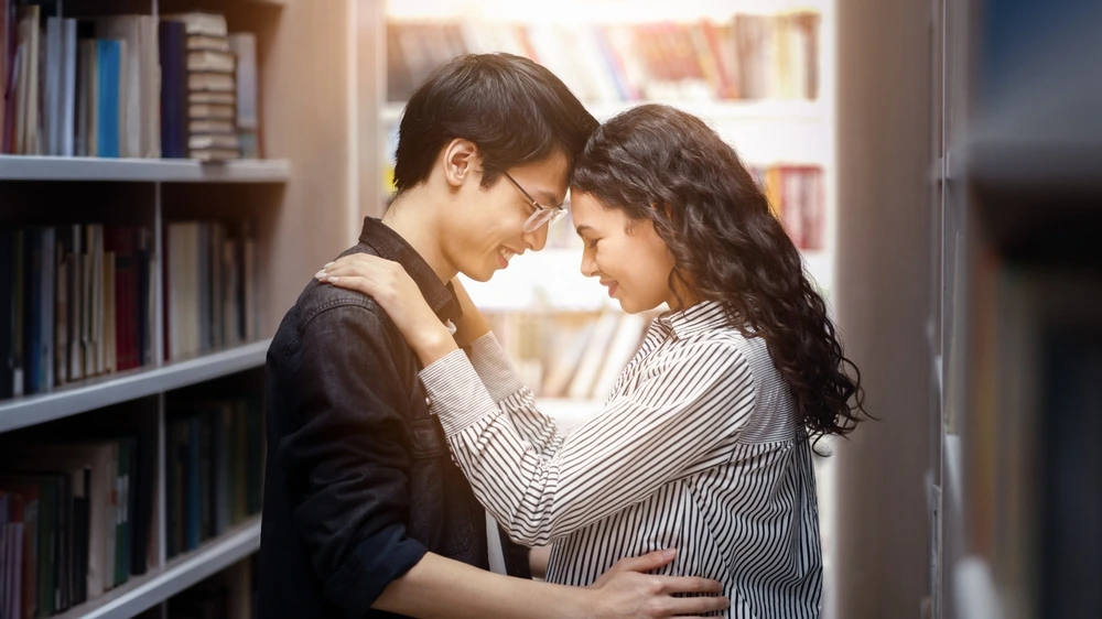 Explore the bookstore as a cheap romantic date idea | Swoosh Finance